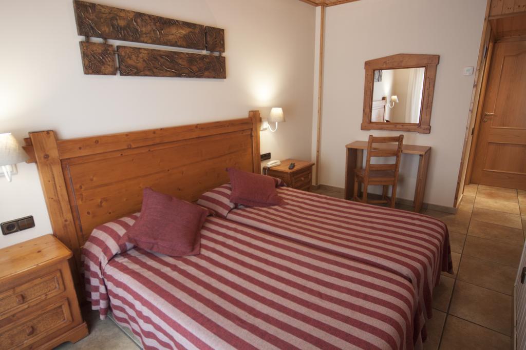 Hotel Sant Roc กัมโปรดอน ภายนอก รูปภาพ