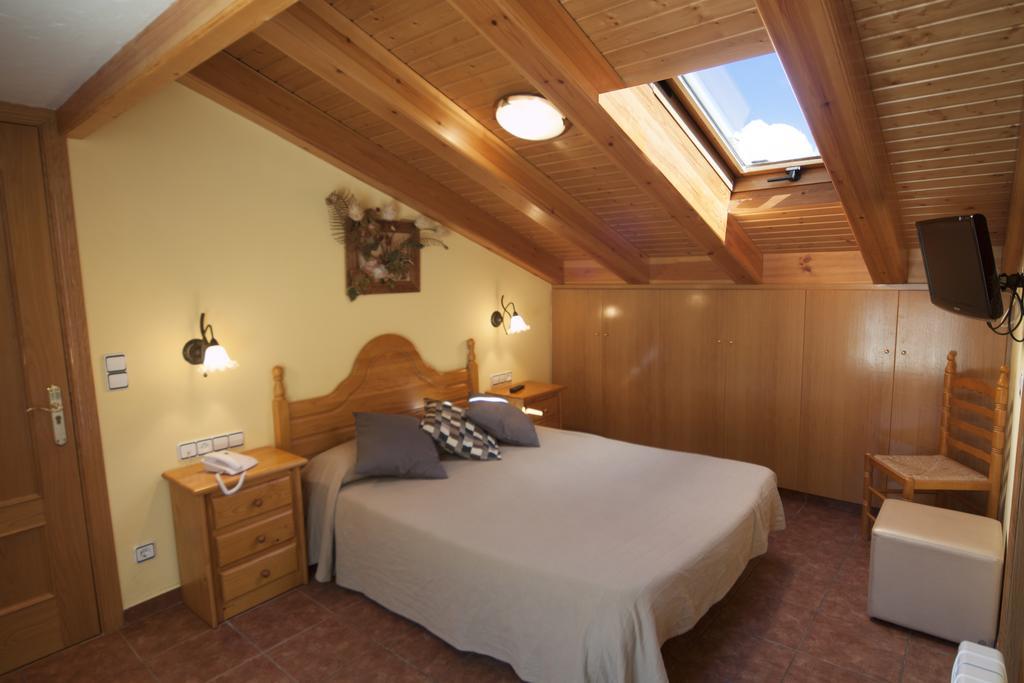 Hotel Sant Roc กัมโปรดอน ภายนอก รูปภาพ